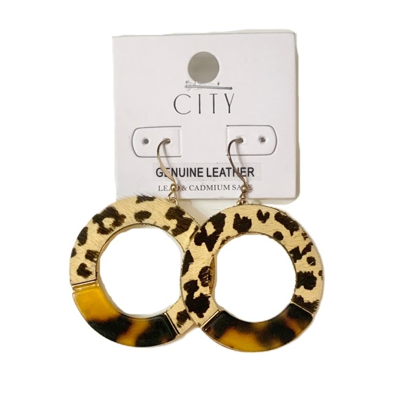 ♦️SOLD♦️ Boutique leopard print calf hair leather tortoise shell dangle earrings - Picture 2 of 6